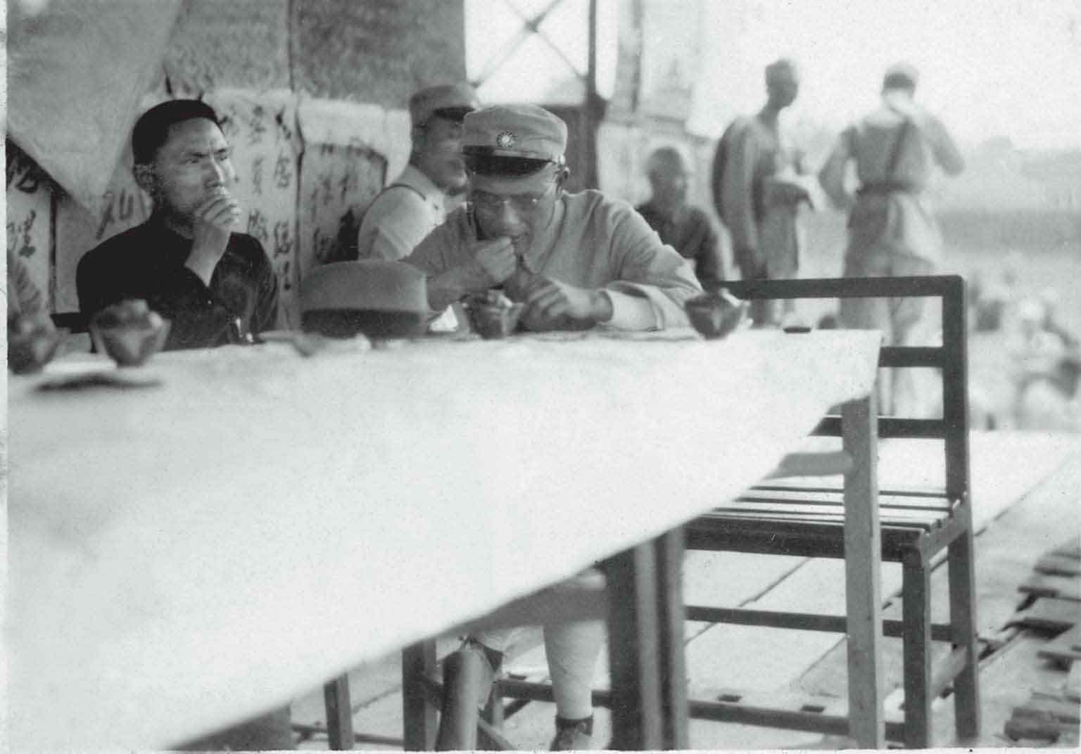 八千里路云和月